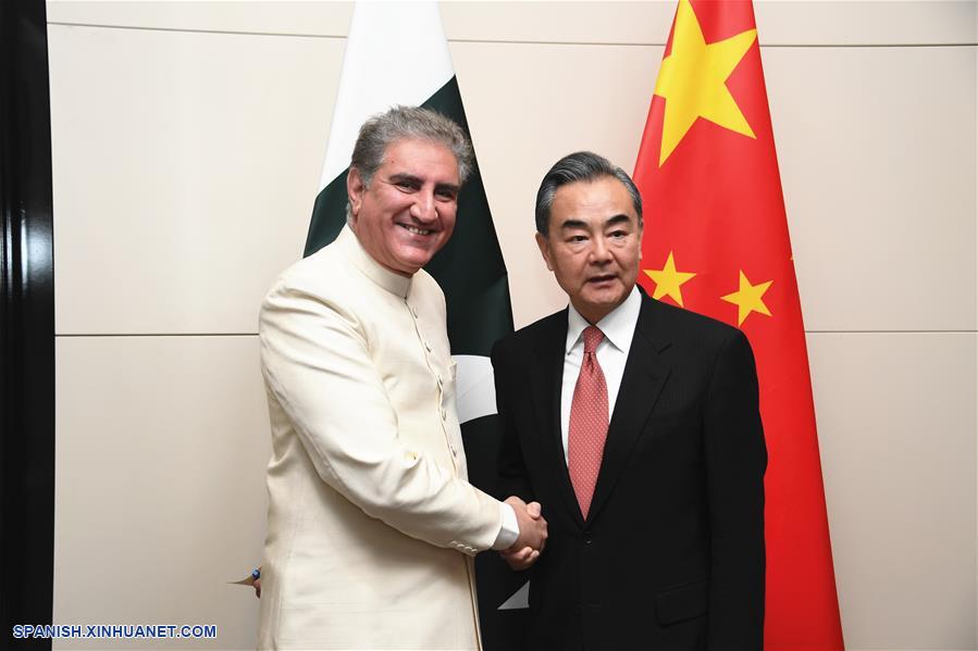 Cancilleres chino y paquistaní prometen combatir conjuntamente terrorismo