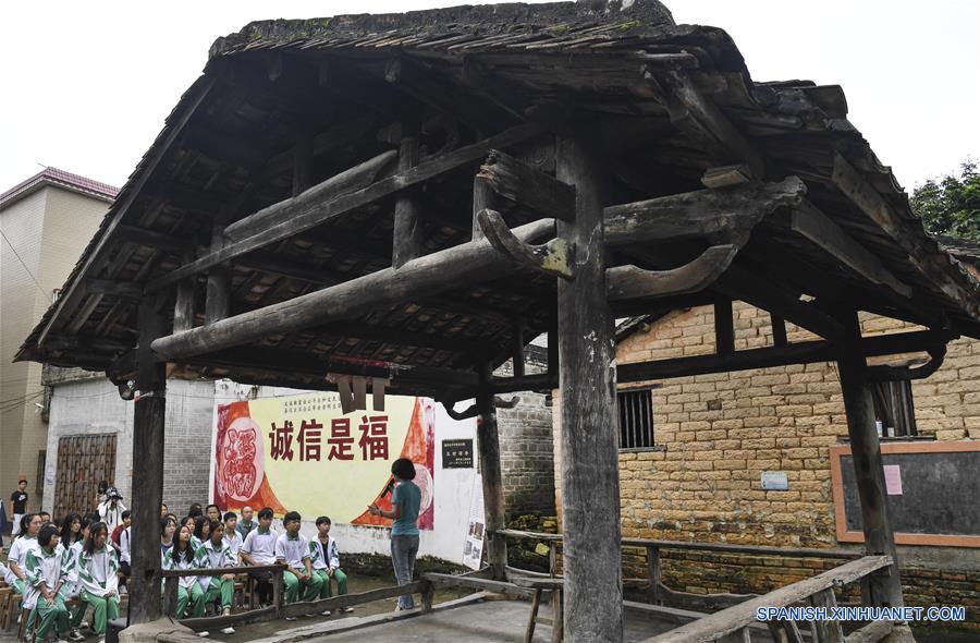 Recorrido cultural de antigua ruta postal en sur de China