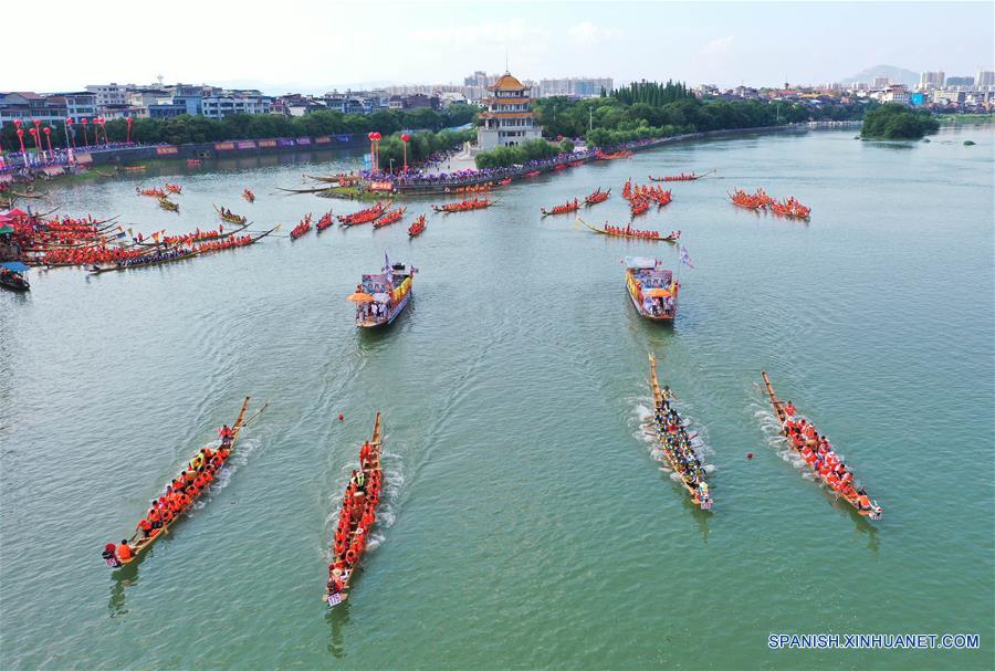 Carrera de Botes del Dragón en Hunan