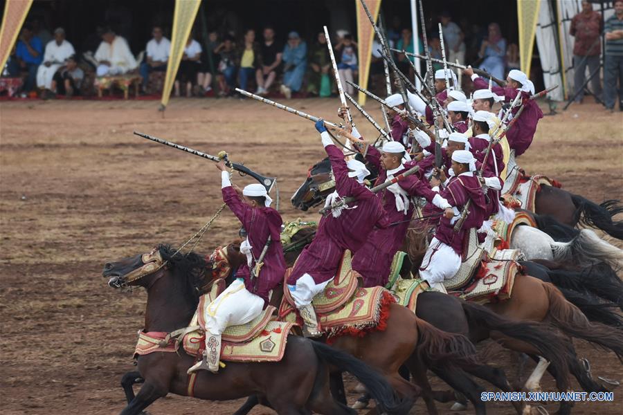 Espectáculo de caballos Fantasía en Rabat, Marruecos