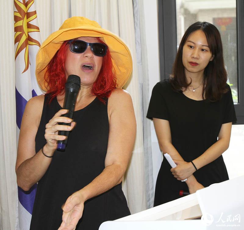 Durante el seminario “Uruguay Cultural-Uruguay Turístico" la cantante Giovanna disertó sobre los encantos del tango uruguayo. Beijing, 6 de agosto del 2019. (Foto: YAC)