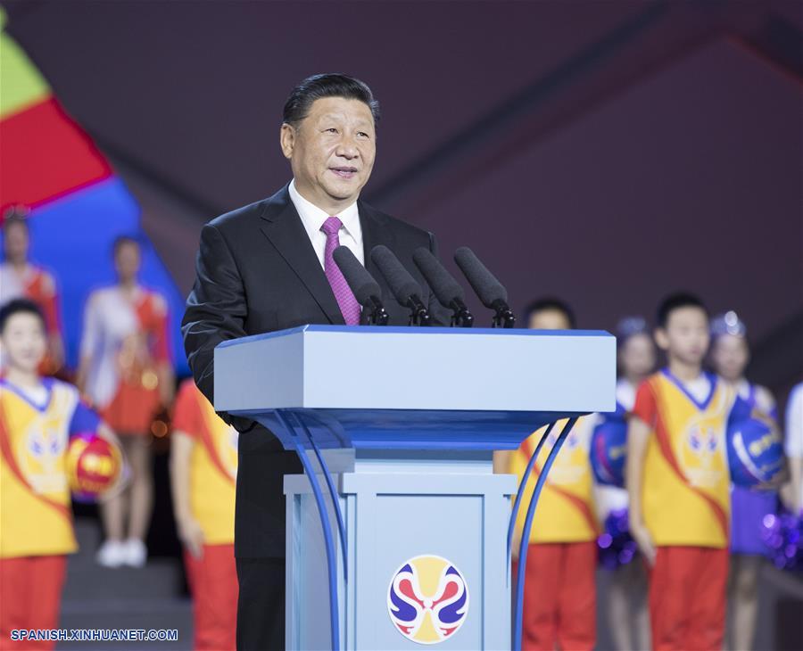 El presidente de China, Xi Jinping, asiste a la ceremonia de inauguración de la Copa del Mundo de Baloncesto FIBA 2019 en el Centro Acuático Nacional, también conocido como Cubo de Agua, en Beijing, capital de China, el 30 de agosto de 2019. (Xinhua/Wang Ye)