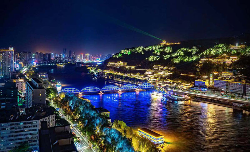 Hermosa escena nocturna en Lanzhou, provincia de Gansu. [Foto: proporcionada a chinadaily.com.cn]