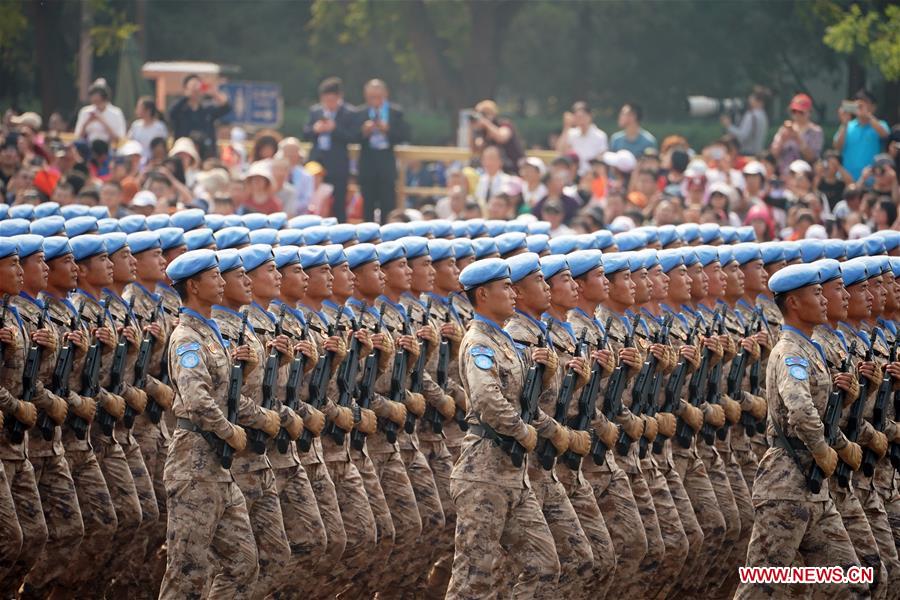 (Día Nacional) Debutan fuerzas chinas de pacificación en desfile del Día nacional