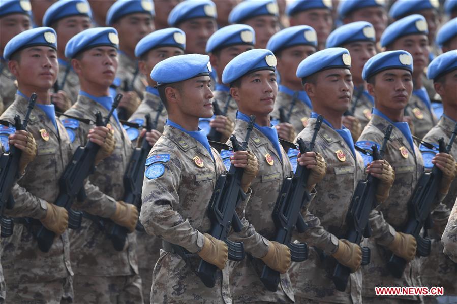 (Día Nacional) Debutan fuerzas chinas de pacificación en desfile del Día nacional