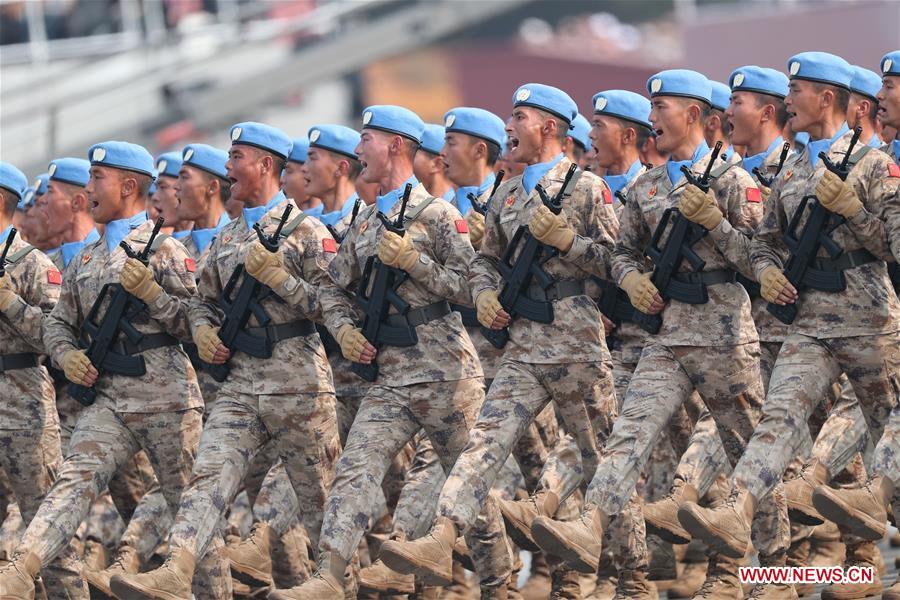 (Día Nacional) Debutan fuerzas chinas de pacificación en desfile del Día nacional