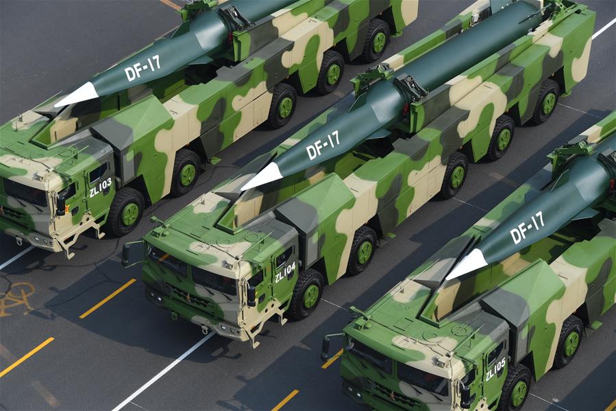 Una formación de misiles convencionales Dongfeng-17 asiste al desfile militar durante las celebraciones con motivo del 70º aniversario de la fundación de la República Popular China en Beijing, capital de China, el 1 de octubre de 2019. (Xinhua/Pan Yulong)