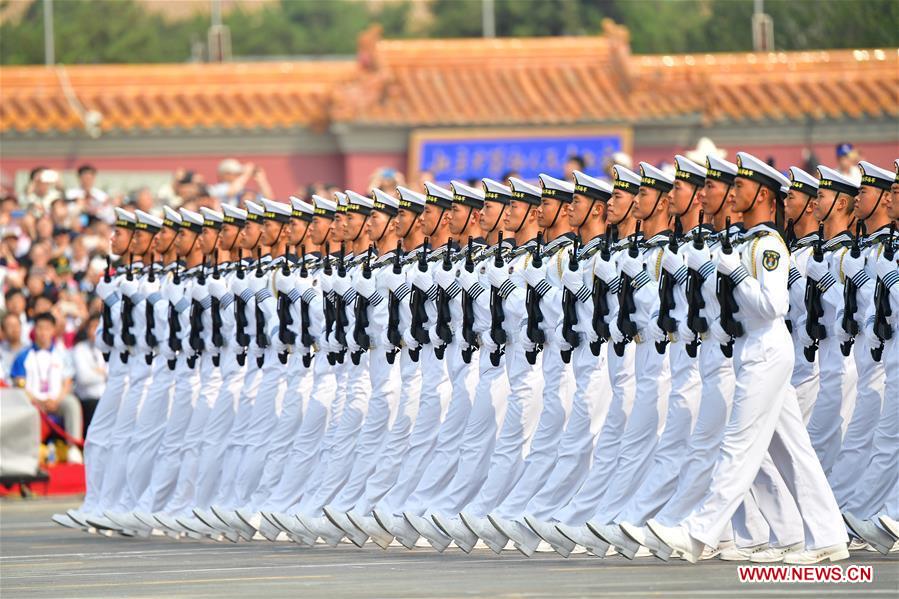 (Día Nacional) Fuerzas navales del EPL impresionan a la audiencia en desfile del Día Nacional