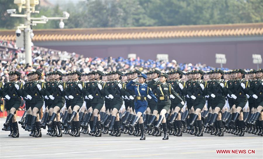 (Día Nacional) Generales mujeres chinas participan por primera vez en desfile militar