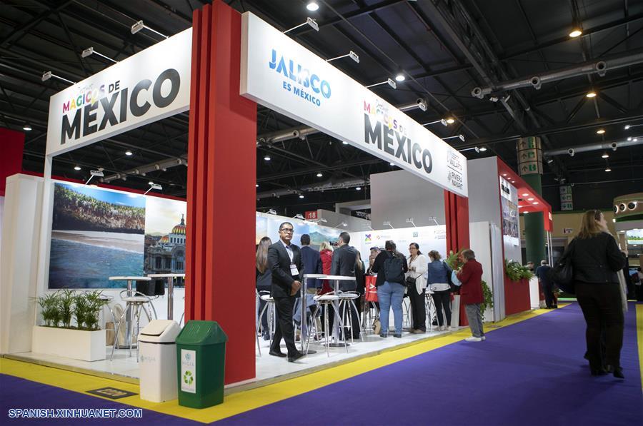 Imagen del 5 de octubre de 2019, de visitantes recorriendo el estand de México en la 24°Feria Internacional de Turismo de América Latina 2019 (FIT), en Buenos Aires, Argentina. Un pabellón orientado a promocionar a China como destino turístico está presente en la 24°FIT de América Latina 2019, considerada la mayor feria de turismo de la región y una de las cinco más importantes a nivel mundial. (Xinhua/Martín Zabala)