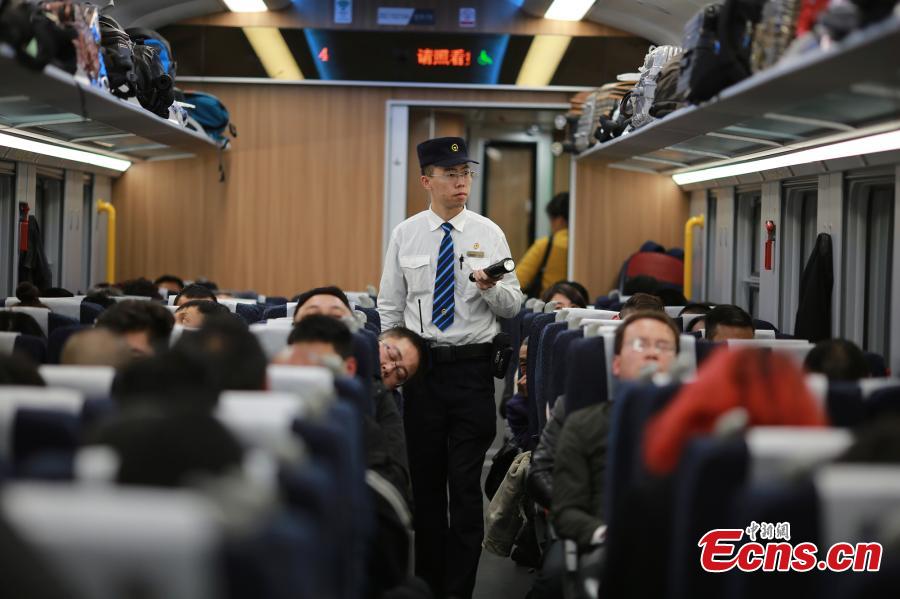 El mecánico que garantiza la seguridad del tren chino de alta velocidad