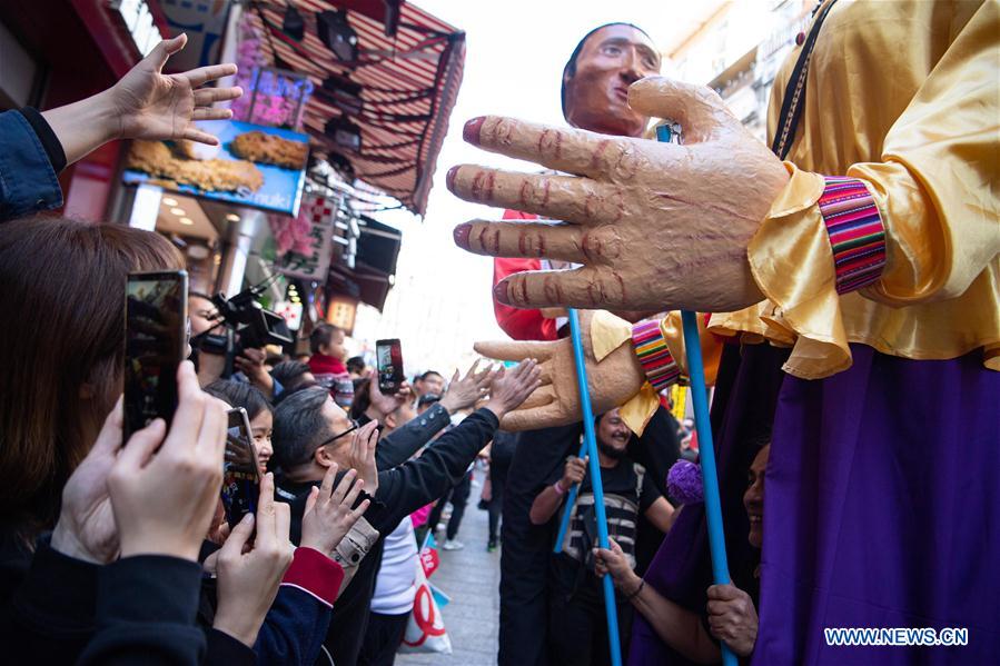 Un desfile conmemora el 20° aniversario del retorno de Macao a la patria