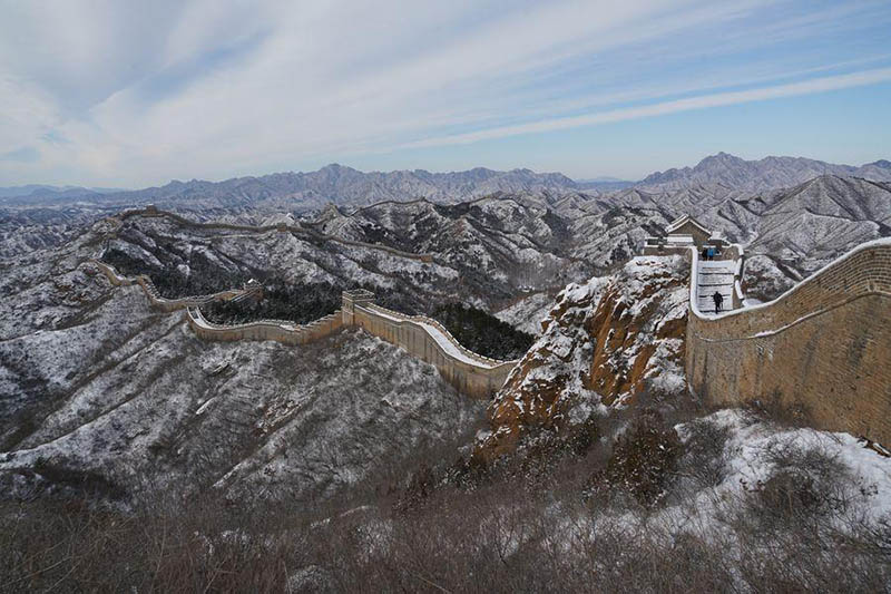 La Gran Muralla de Jinshanling queda cubierta por la nieve