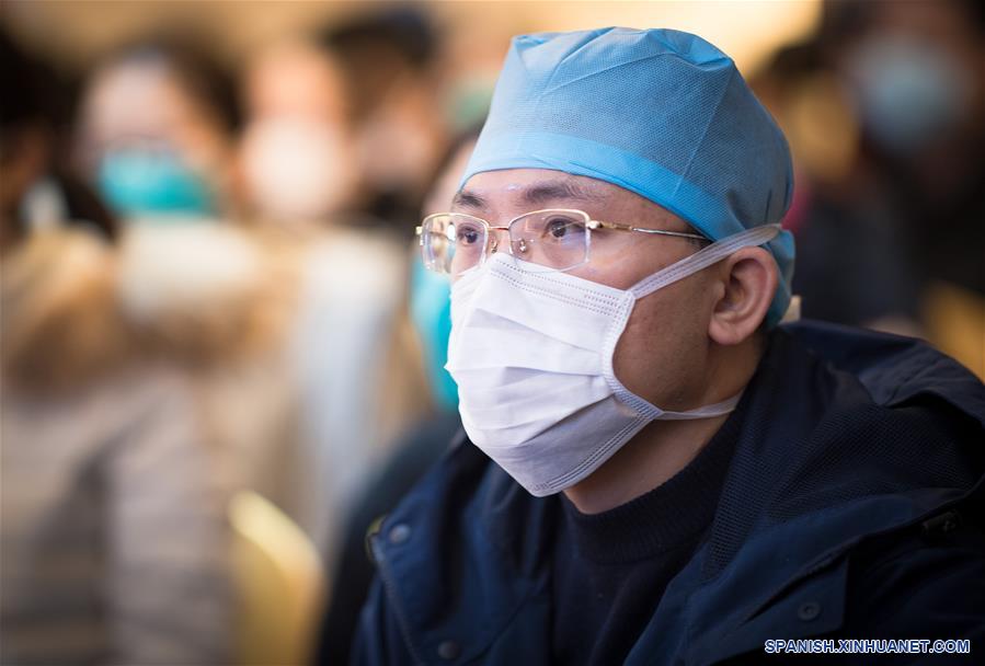 China enviará a otros 1.600 trabajadores médicos para ayudar al control del coronavirus en Hubei