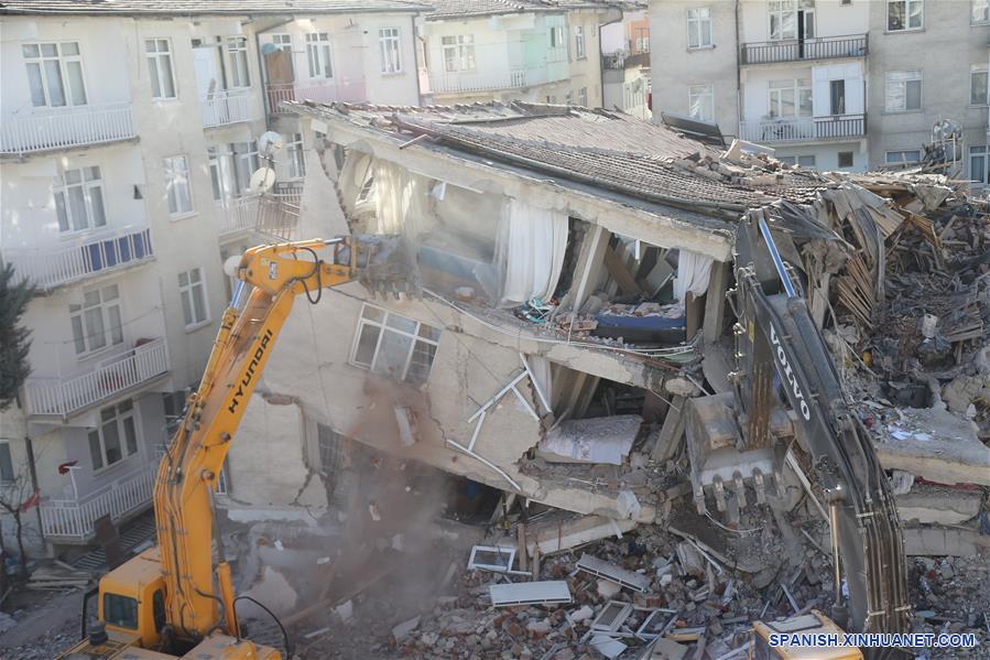 Sube a 36 número de muertos por sismo en Turquía