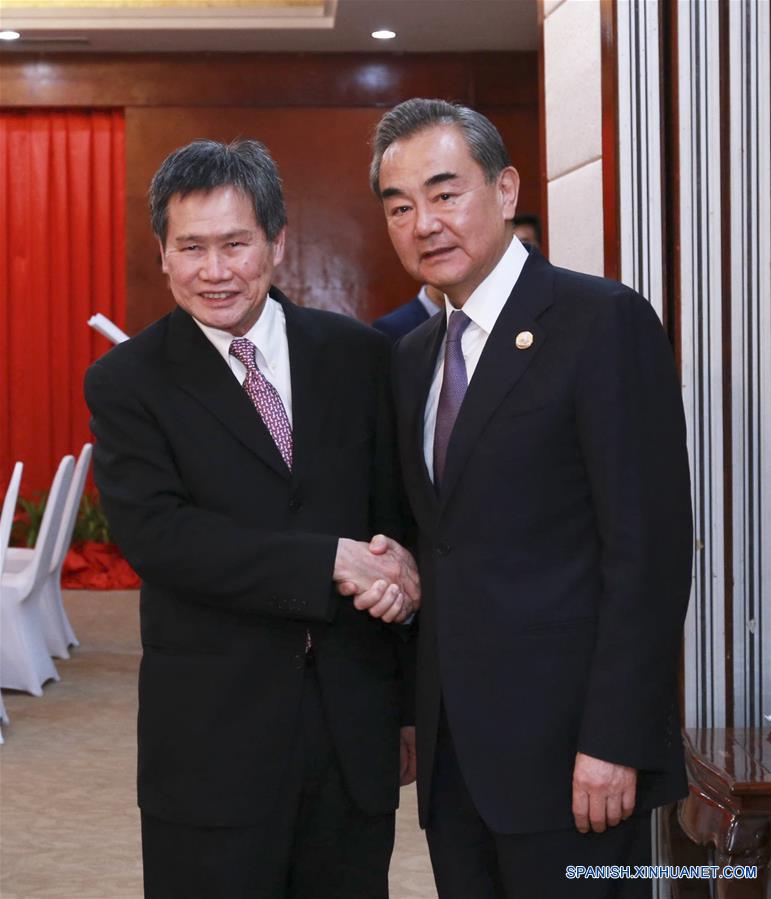 Consejero de Estado chino se reúne con secretario general de ASEAN y cancilleres de Filipinas y Singapur