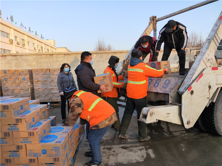 Empleados de Nestlé reanudan su trabajo en la planta de Tianjin, 20 de febrero del 2020. [Foto: Xinhua]