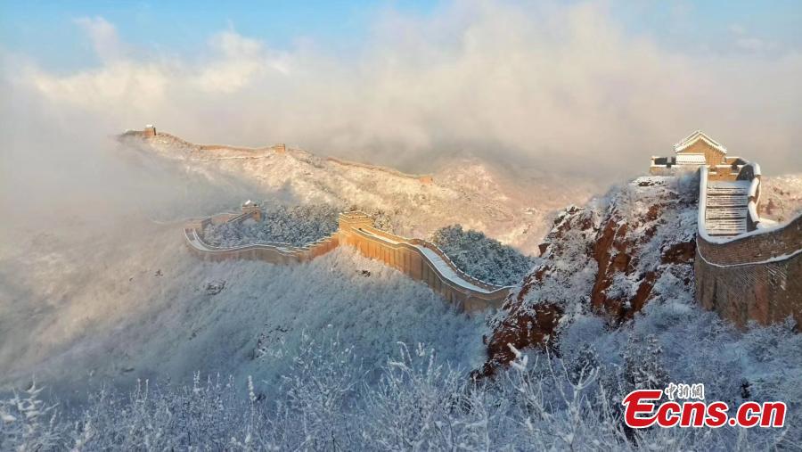 Gran Muralla Jinshanling : reino de hadas después de la nevada primaveral