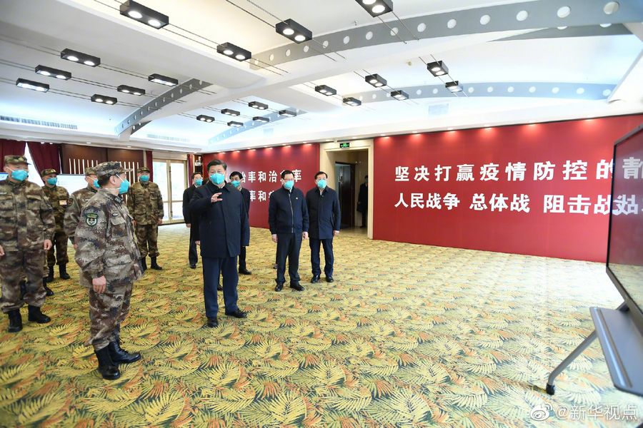 El presidente chino, Xi Jinping, visita el Hospital Huoshenshan, en Wuhan, el 10 de marzo de 2020. (Xinhua)