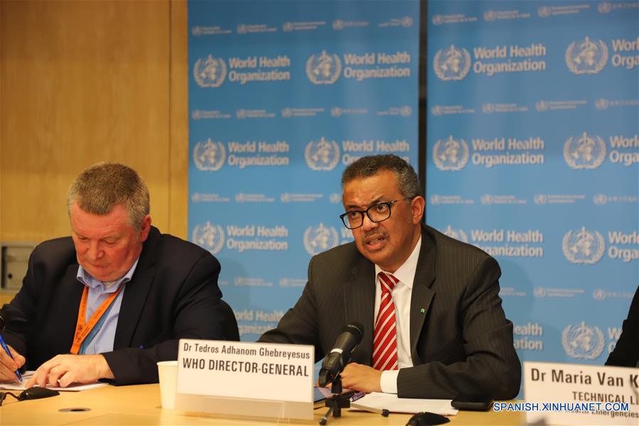 GINEBRA, 11 marzo, 2020 (Xinhua) -- El director general de la Organización Mundial de la Salud (OMS), Tedros Adhanom Ghebreyesus (d), habla durante una conferencia de prensa en Ginebra, Suiza, el 11 de marzo de 2020. La OMS dijo el miércoles que el brote de COVID-19 puede ser descrito como "pandemia" por la creciente propagación del virus por todo el mundo. (Xinhua/Chen Junxia)
