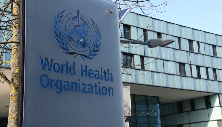 Funcionarios de la OMS advierten a Trump por llamarle al coronavirus "el virus chino"