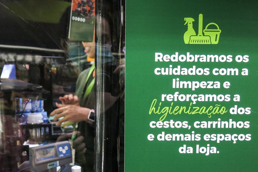 Mercado brasileño estima caída de 1,96% del PIB en 2020