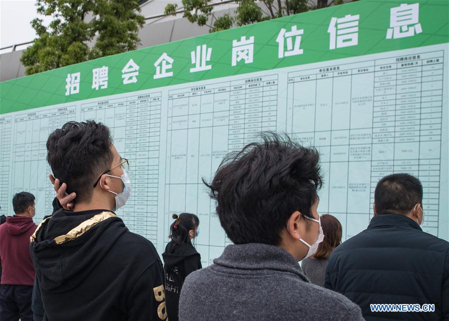 Se celebra una feria de empleo en Wuhan