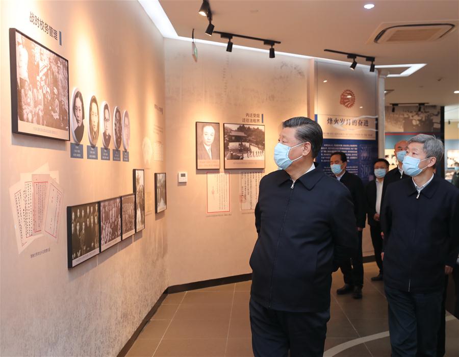 Xi visita museo y se reúne con profesores de la Universidad Jiaotong de Xi'an