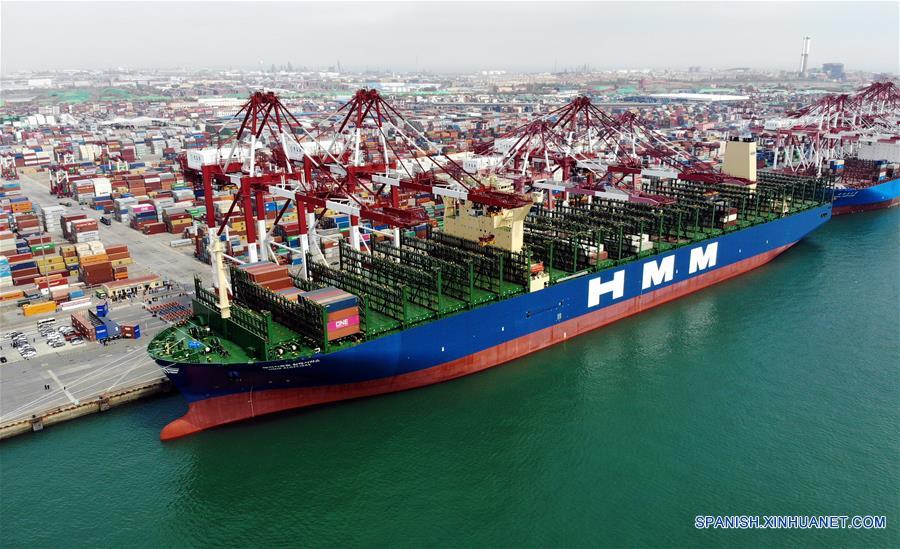 Mayor buque portacontenedores del mundo comienza su primer viaje desde este de China