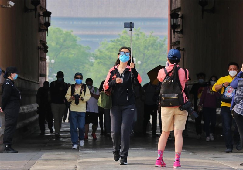 Los turistas visitan el Museo del Palacio en Beijing, el 1 de mayo de 2020. [Foto de Jiang Dong / China Daily]