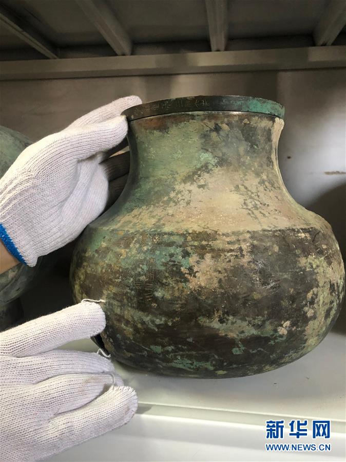 Desentierran más de 2.000 reliquias culturales de las grandes tumbas antiguas descubiertas junto al río Amarillo