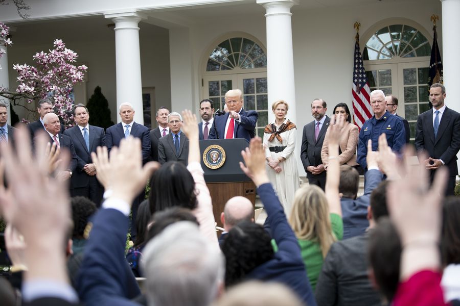 El presidente estadounidense, Donald Trump (c), en una conferencia de prensa el 13 de marzo en la Casa Blanca, en Washington, Estados Unidos. (Xinhua/Liu Jie)