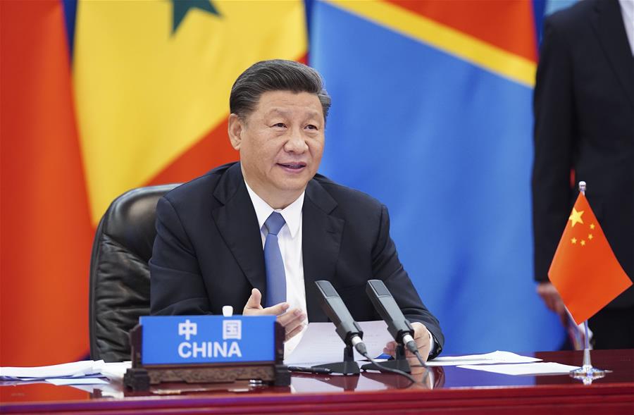 BEIJING, 17 junio, 2020 (Xinhua) -- El presidente chino, Xi Jinping, preside la Cumbre Extraordinaria China-África sobre la Solidaridad contra la COVID-19 y pronuncia un discurso en la cumbre en Beijing, capital de China, el 17 de junio de 2020. La cumbre, celebrada a través de un enlace de video, fue propuesta conjuntamente por China, Sudáfrica, que ostenta la presidencia rotatoria de la Unión Africana, y Senegal, copresidente del Foro de Cooperación China-África. (Xinhua/Ju Peng)