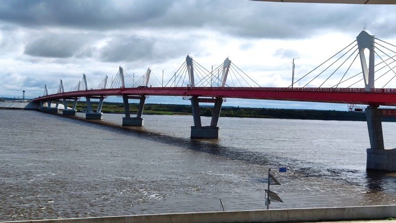 El primer puente que conecta China y Rusia sobre el río Heilongjiang está listo para abrir al tráfico. [Foto de Zhang Wenfang / chinadaily.com.cn]