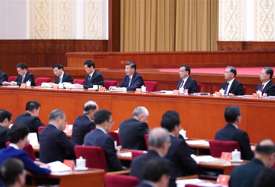 El Buró Político del Comité Central del Partido Comunista de China (PCCh) preside la quinta sesión plenaria del XIX Comité Central del PCCh en Beijing, capital de China. La sesión se llevó a cabo en Beijing del 26 al 29 de octubre de 2020. (Xinhua/Yin Bogu)