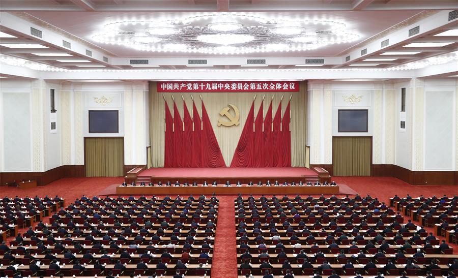 Xi Jinping, Li Keqiang, Li Zhanshu, Wang Yang, Wang Huning, Zhao Leji y Han Zheng asisten a la quinta sesión plenaria del XIX Comité Central del Partido Comunista de China en Beijing, capital de China. La sesión se llevó a cabo en Beijing del 26 al 29 de octubre de 2020. (Xinhua/Yin Bogu)