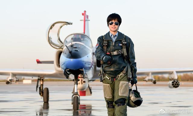 Un grupo de mujeres cadetes de vuelo de las Fuerzas Aéreas ha completado evaluación de vuelo en solitario