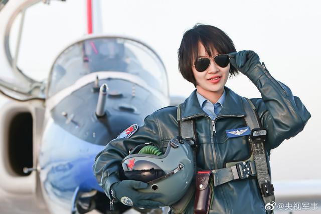 Un grupo de mujeres cadetes de vuelo de las Fuerzas Aéreas ha completado evaluación de vuelo en solitario