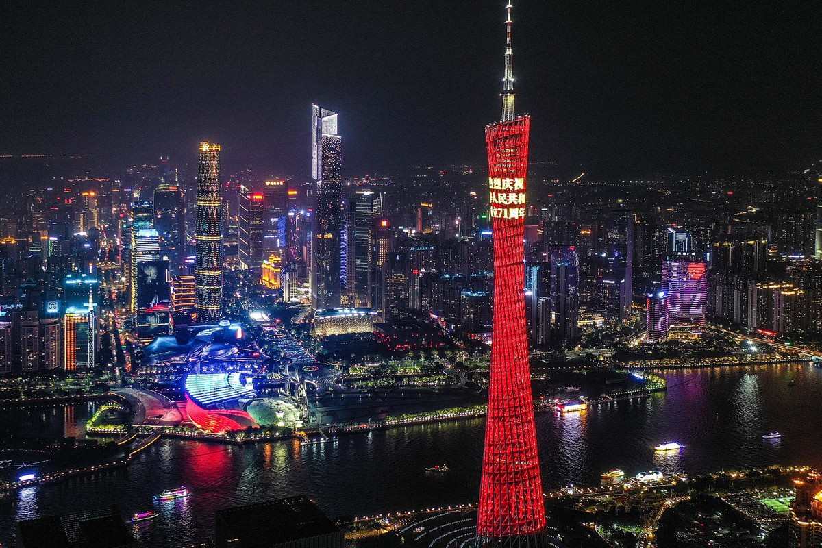 La Torre Cantón por la noche en Guangzhou, provincia de Guangdong, sur de China, el 3 de octubre de 2020. [Foto / Xinhua]