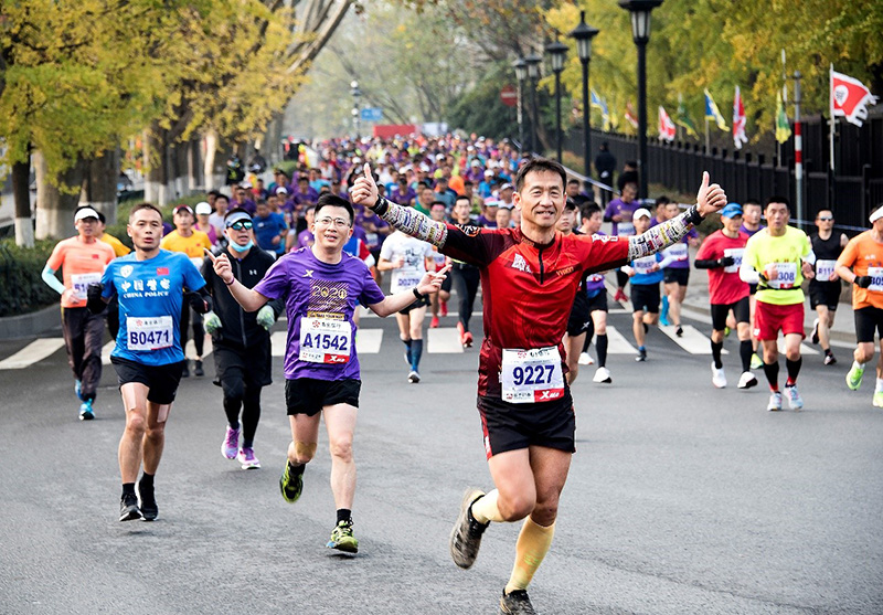 El 29 de noviembre comenzó la Maratón de Nanjing. Después de cinco años de incansables esfuerzos, la Maratón de Nanjing se ha convertido en el "evento de medalla de oro" de la Asociación China de Atletismo. Gu Changwang / Pueblo en Línea