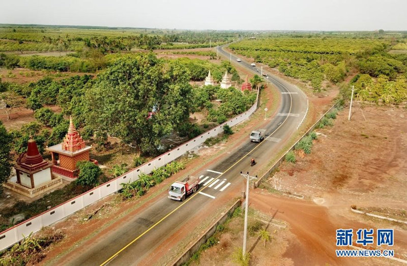 Proyecto sino-camboyano de construcción de carreteras en la provincia Kampong Thom, Camboya, 3 de septiembre del 2019.