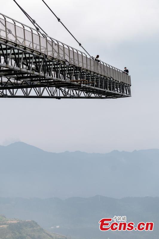 Nueva pasarela aérea de cristal en forma de A en el Parque Ordovícico Wansheng, Chongqing, 16 de marzo del 2021. (Foto: He Penglei / Servicio de Noticias de China)