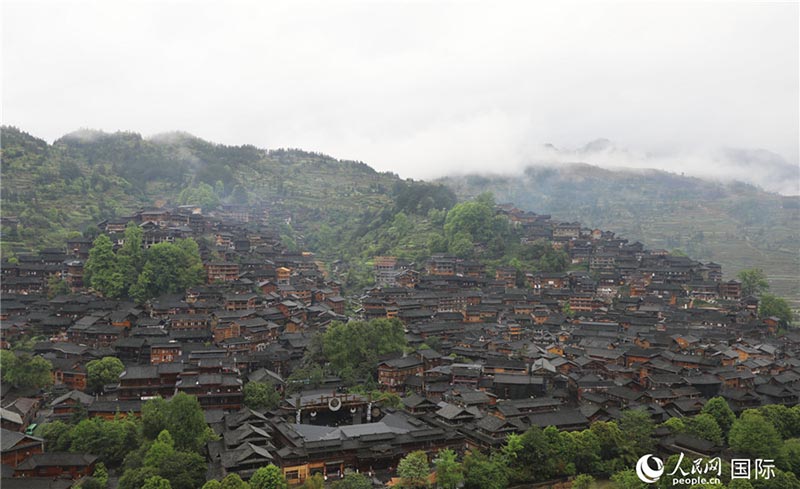 El asentamiento Miao más grande del mundo: la aldea Miao de Qianhu, en Xijiang, provincia china de Guizhou