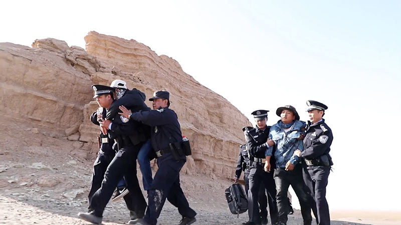 Caso excepcional: construyen estación de policía en forma de cueva en Dunhuang