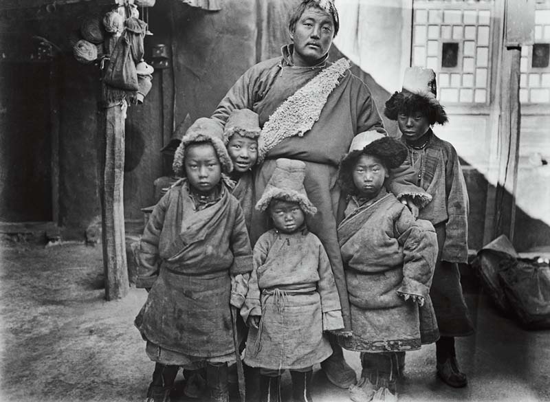 Familia tibetana, 1928. (Foto: Demo Tenzin Gyatso)