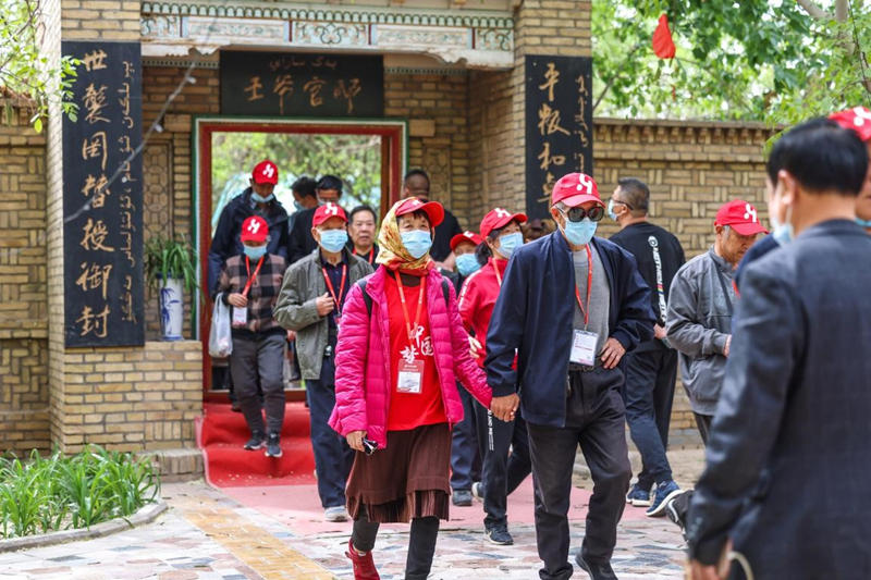Recientemente, bajo la organización de la Sede de Ayuda a Xinjiang de Zhejiang, más de 1.400 turistas de Zhejiang tomaron un tren especial hacia Xinjiang para viajar por Xinjiang. Yuan Huanhuan / Pueblo en Línea