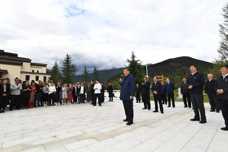 Xi visita ciudad de Nyingchi en la región autónoma del Tíbet