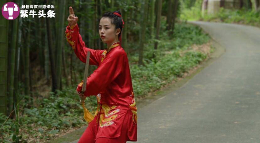 Long Jiaoer practica Tai Chi bajo el agua. (Foto: cortesía del entrevistado)