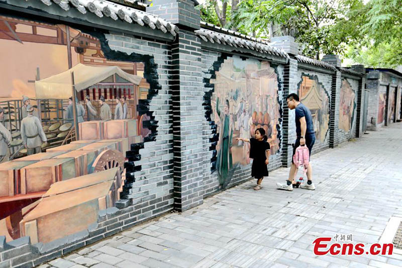 Murales con elementos chinos antiguos atraen a los visitantes a Xi'an
