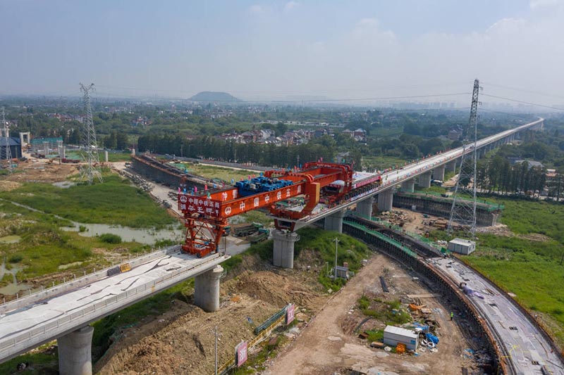 Construcción del ferrocarril Huzhou-Hangzhou, provincia de Zhejiang, 29 de agosto del 2021. [Foto: proporcionada a chinadaily.com.cn]